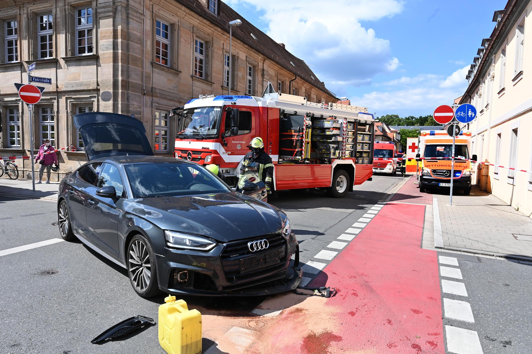 Schwerer Unfall In Erlangen: Zwei Verletzte Nach Zusammenstoß | Nordbayern